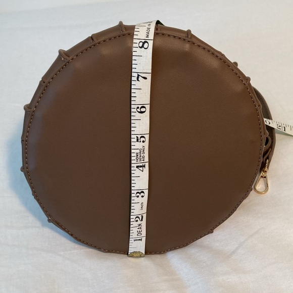 Pleated Vegan slingbag wooden round handles crossbody brown NWOT - Picture 6 of 12